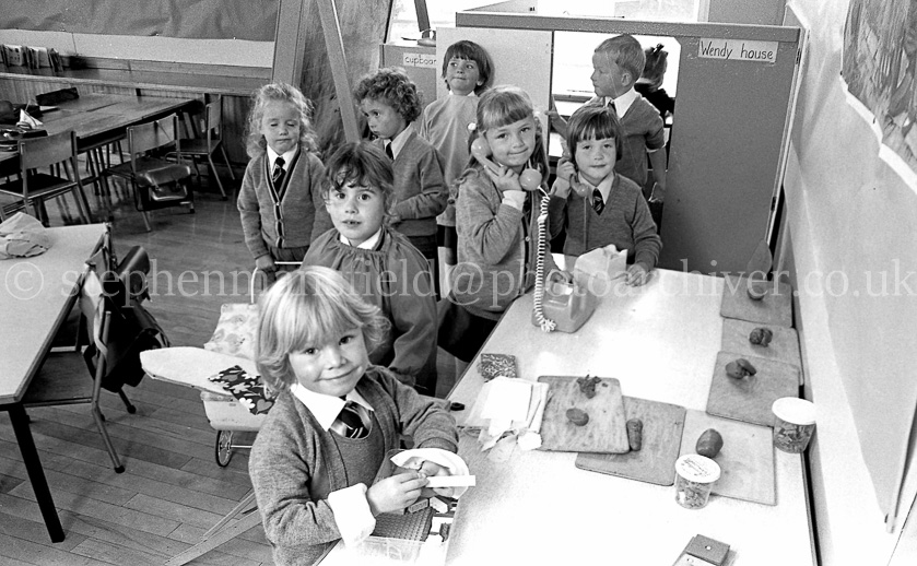 Auchenback Primary One's 1975.