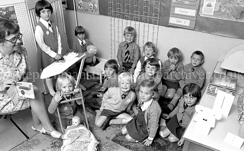 Neilston Primary One's 1975.