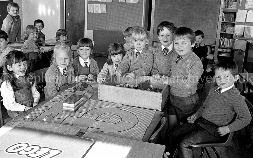 Uplawmoor Primary One's 1987