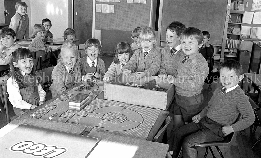 Uplawmoor Primary One's 1987