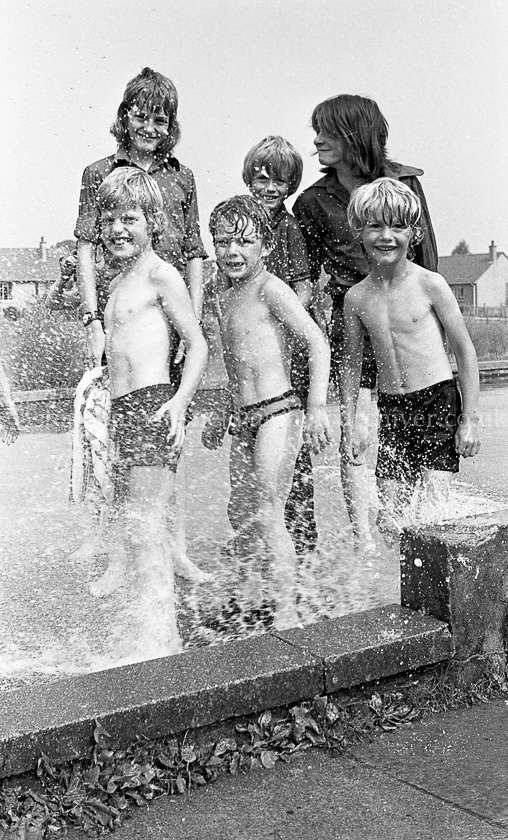 Auchenback Paddling Pool 1975.