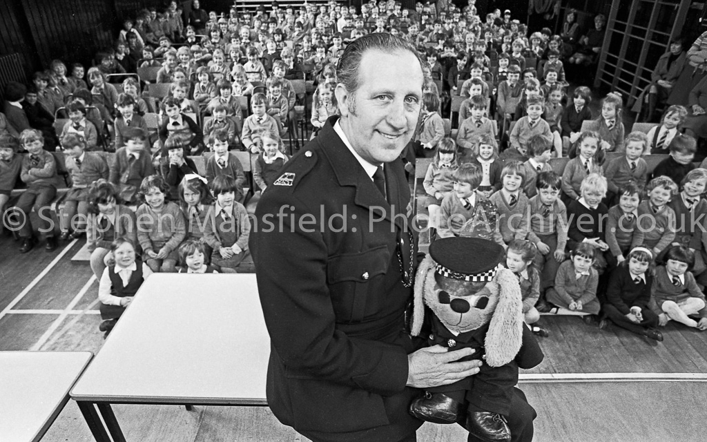 P.C. Shiny Buttons was well known in Renfrewshire schools in the seventies as the cheery hound belonging to Renfrew Police Road Safety Department and when his handler, P.C. Moffat retired from active duty, St. John's Primary in Barrhead gave him a rousing send off.<br />Picture by Stephen Mansfield.  1122_003