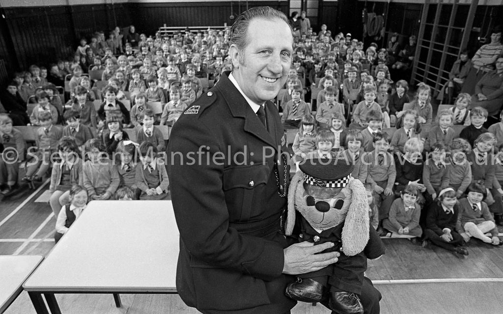 P.C. Shiny Buttons was well known in Renfrewshire schools in the seventies as the cheery hound belonging to Renfrew Police Road Safety Department and when his handler, P.C. Moffat retired from active duty, St. John's Primary in Barrhead gave him a rousing send off.<br />Picture by Stephen Mansfield.  1122_004