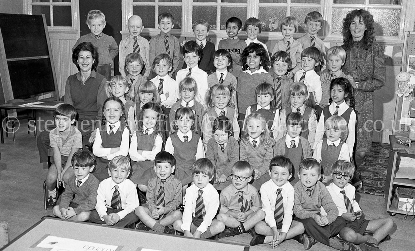 Holmlea Primary One's 1983.